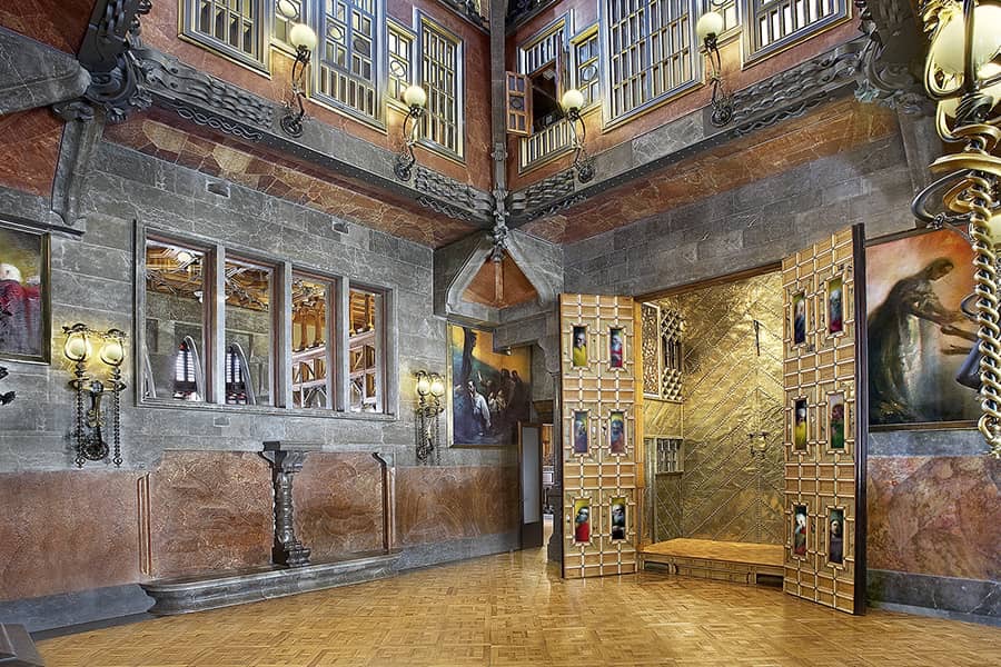 Interior del Palau Güell de Gaudí – Espacios interiores y profundidad psicológica